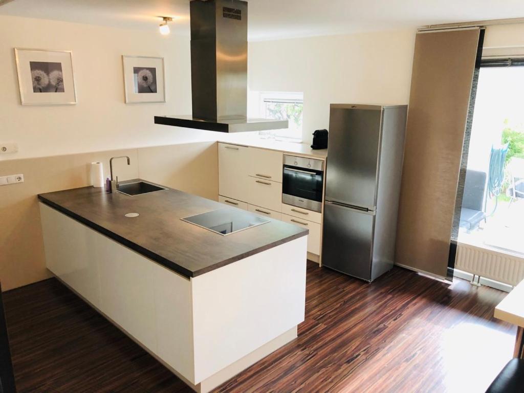 25H Garden Apartment Plus Private Beach Нойзидль-ам-Зе Экстерьер фото